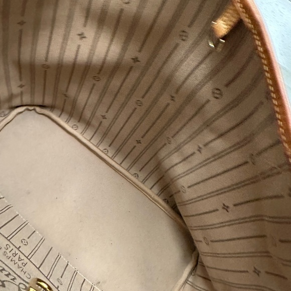 Louis Vuitton Neverfull MM - Picture 6 of 8